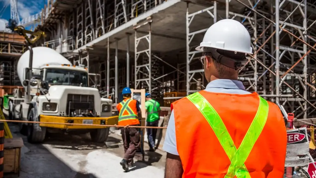 CONSTRUCTION SAFETY 101: ESSENTIAL TIPS FOR JOB SEEKERS TO STAND OUT WITH SAFETY TRAINING